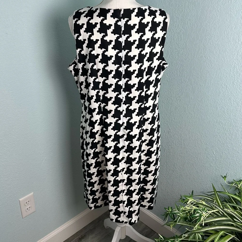 Alyx Size 16 Black & White Houndstooth Sheath Dress Sleeveless V-Neck Zip Back - Picture 7 of 10